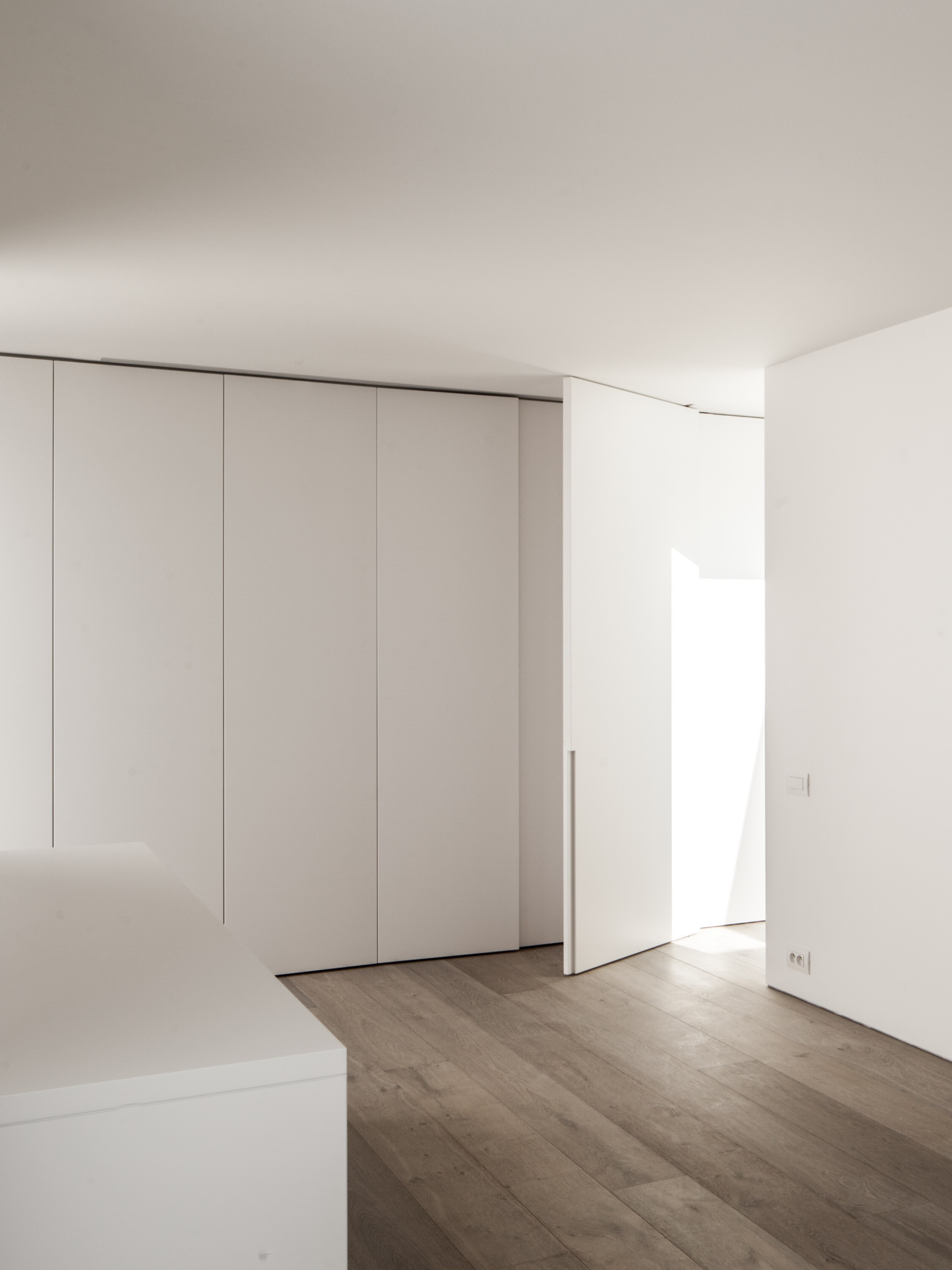 比利时 Aalst 山巅别墅——简约优雅的私人住宅设计-35