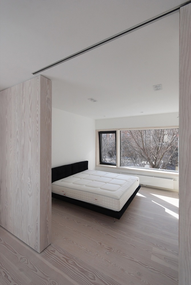 罗马尼亚四口之家垂直住宅，自然材料与光影共舞-82