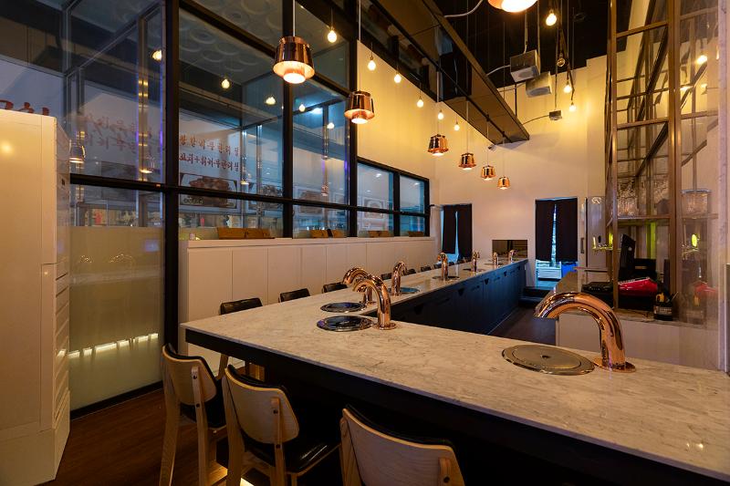 光之盛宴 | 15 坪现代烧烤店设计解析-4
