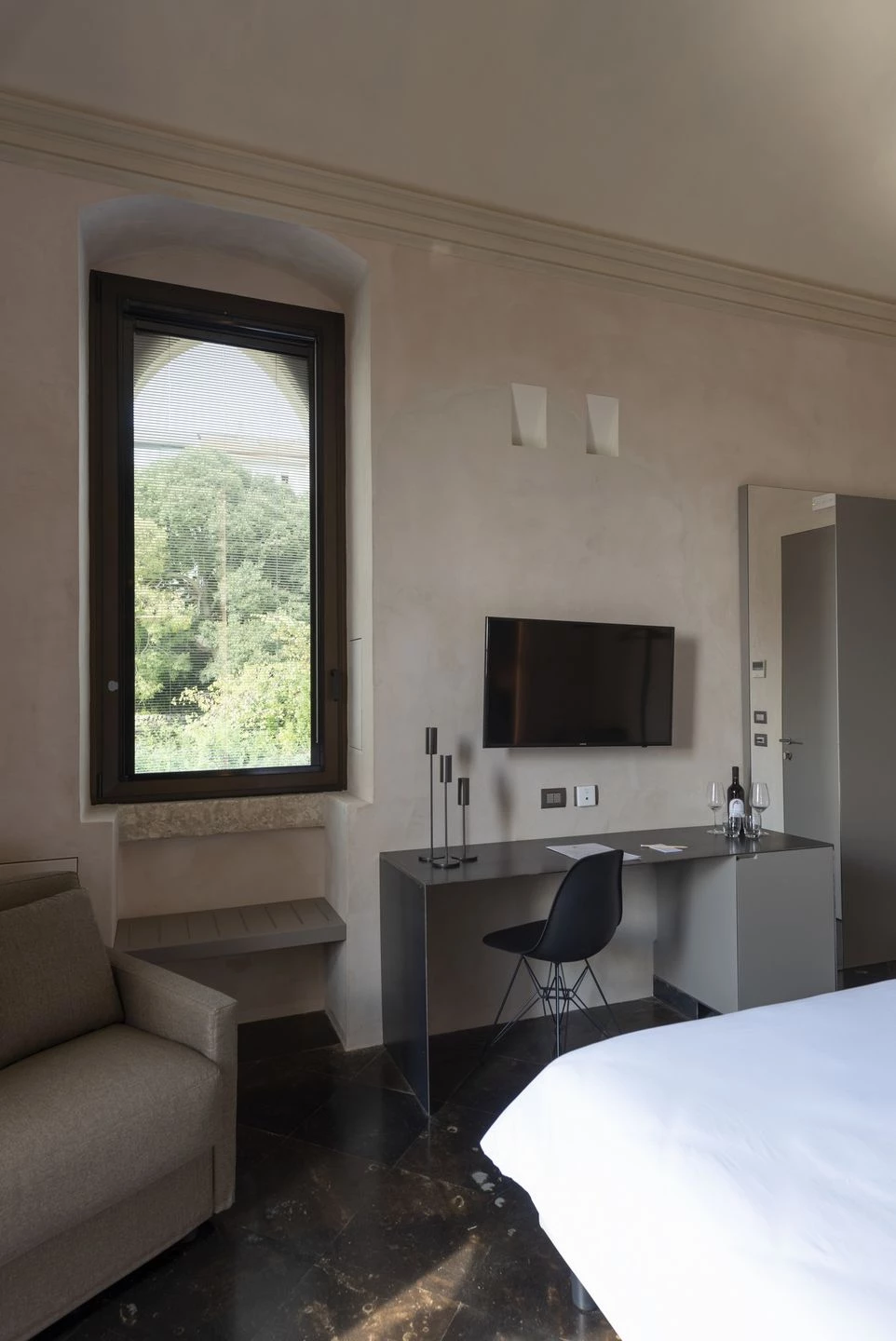 意大利修复古堡别墅,新旧对话的光影空间-40