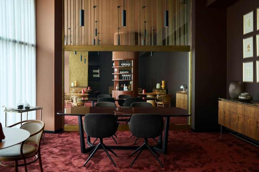 KICK.OFFICE | 一家用色大胆的餐饮空间-4