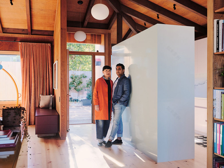 独特木屋,彩色家具展现中世纪精神-25