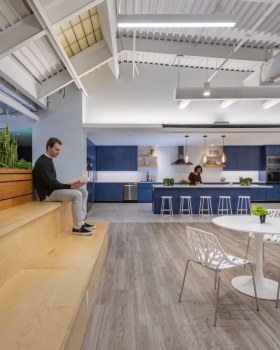 绿色科技办公室  Freight Farms丨意大利马萨丨RODE Architects