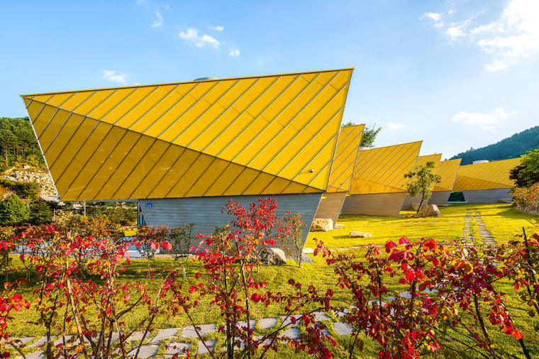 亮眼≠活泼 韩国6个奇异体块Moai度假屋 Studio KOSSINO-2