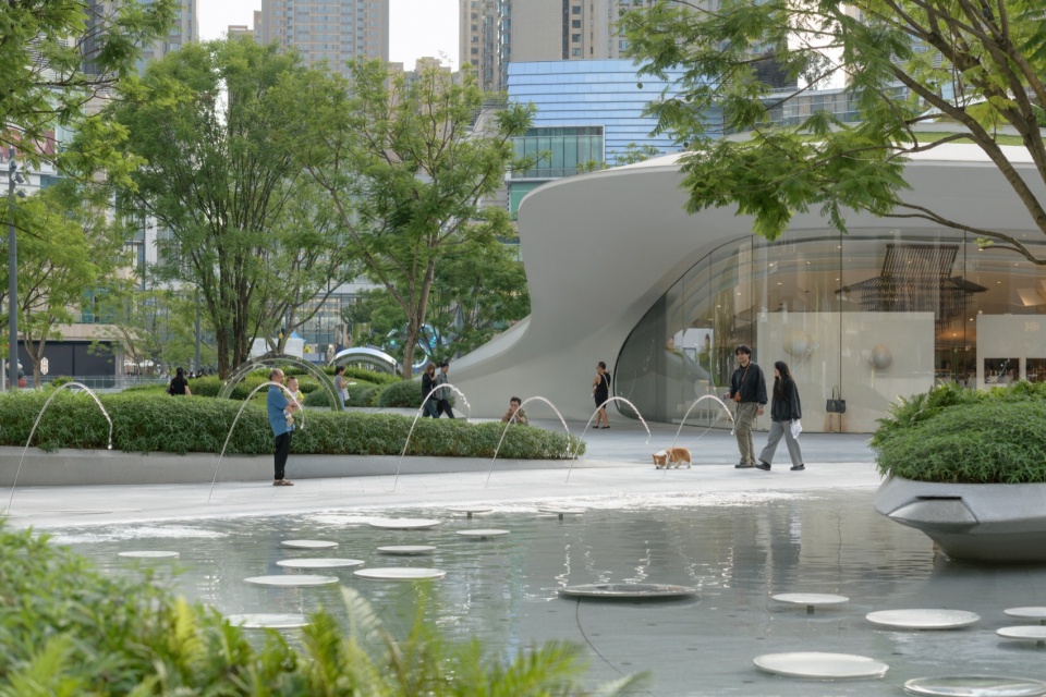 成都万象城公共广场改造设计丨中国成都丨扎哈·哈迪德建筑事务所,FLO景观设计事务所等-52