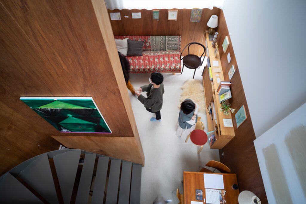 都市に住まう建築家の選択　家の中と外に、たくさんの居場所を作る | Architecture | 100%LiFE-17