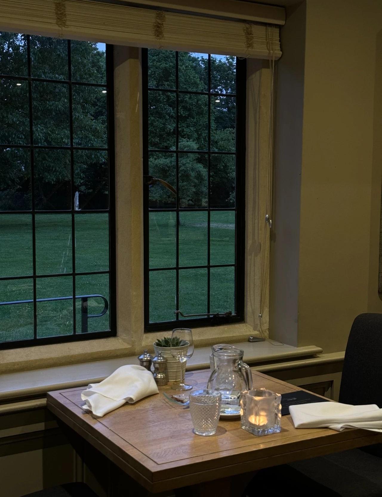 设计在旅途,伦敦River Thames白色公寓丨英国伦敦丨懒猫创意空间-15