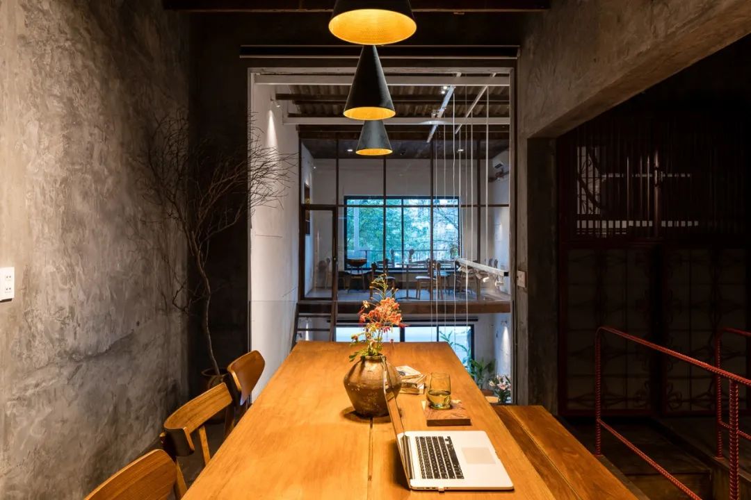 越南老街道咖啡店,复古与现代交融-13