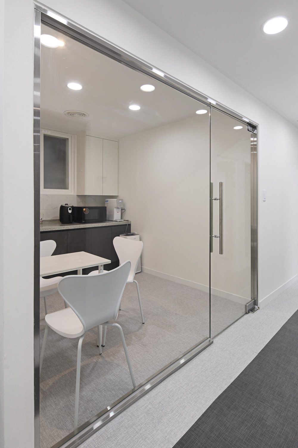 100 平极简共享办公空间设计-15