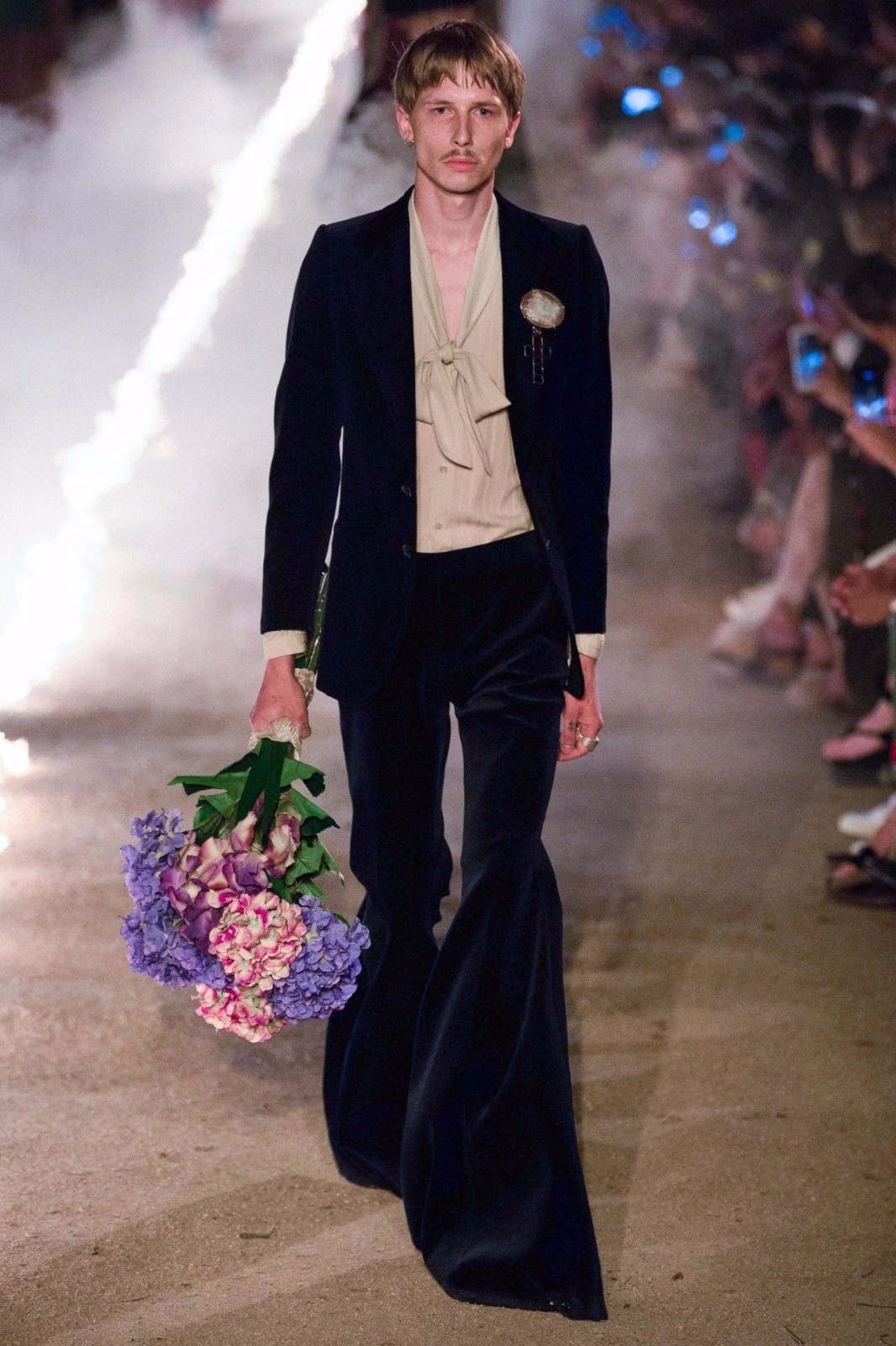 古驰 2019 早春秀 | 死亡与浪漫的奇妙融合-58