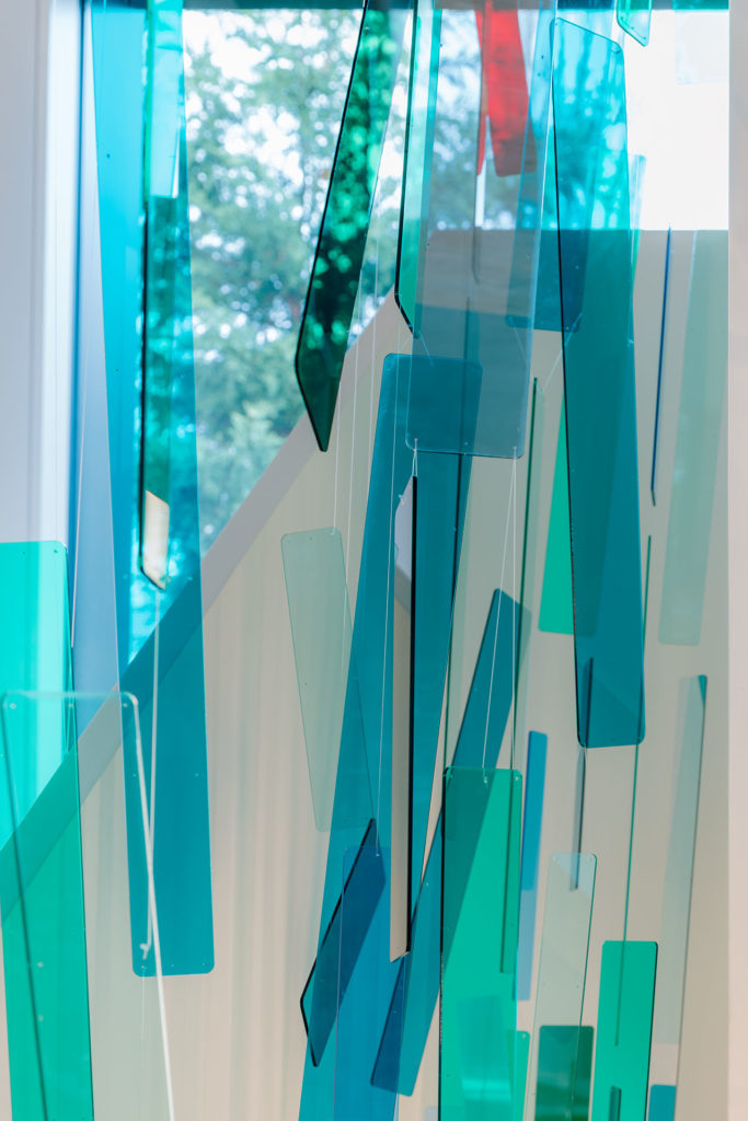 色彩螺旋楼梯,自然元素与建筑设计的完美融合-38