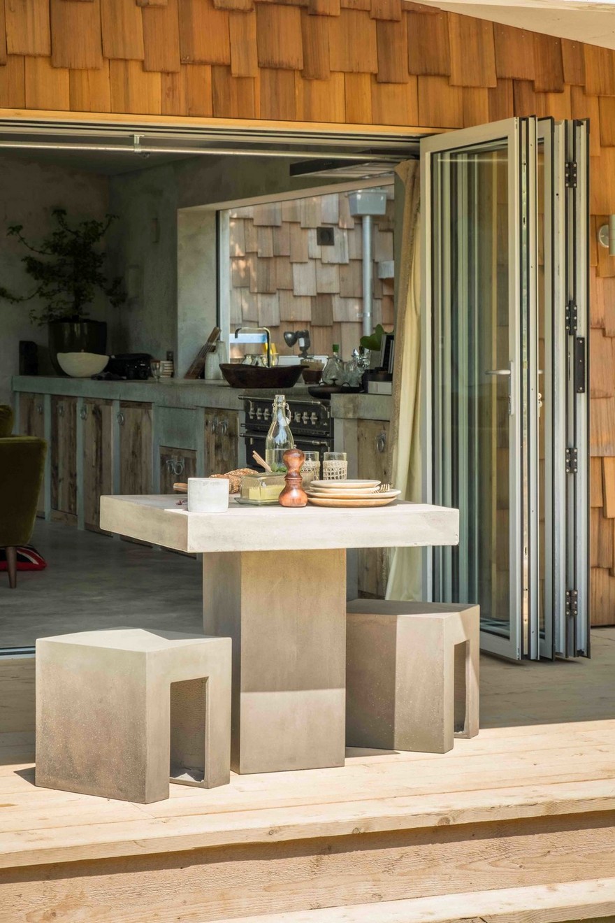 This Small Holiday Cottage Combines Modern Aesthetics with Buconic Charm-14