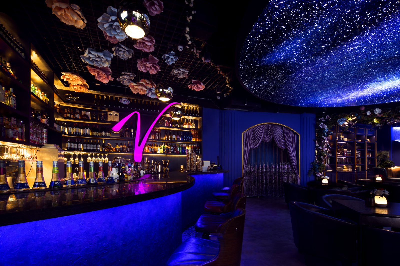 太原斑斓空间打造浪漫轻奢星空酒吧-4