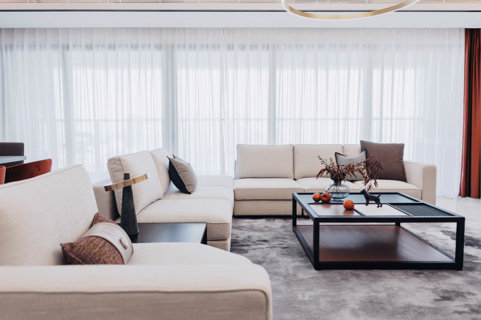 深圳 380㎡现代别墅 | 简约优雅,红调添彩-3