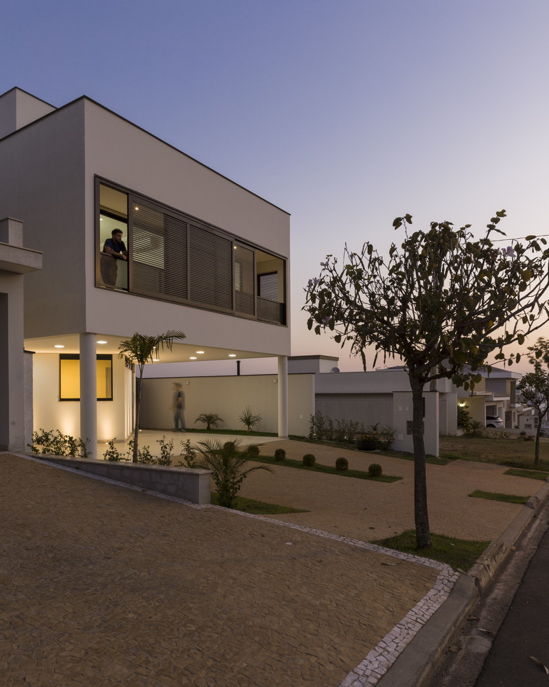 巴西 DBP House | 灵动布局，光影交织的生态住宅-37