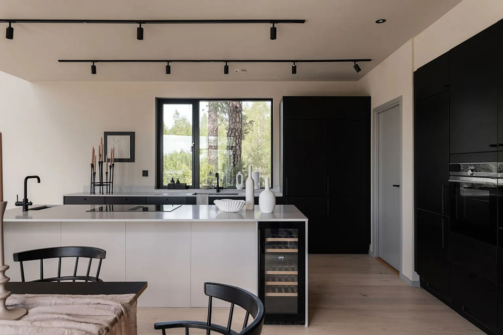 瑞典现代木屋 | 简约明亮的黑色魅力-12