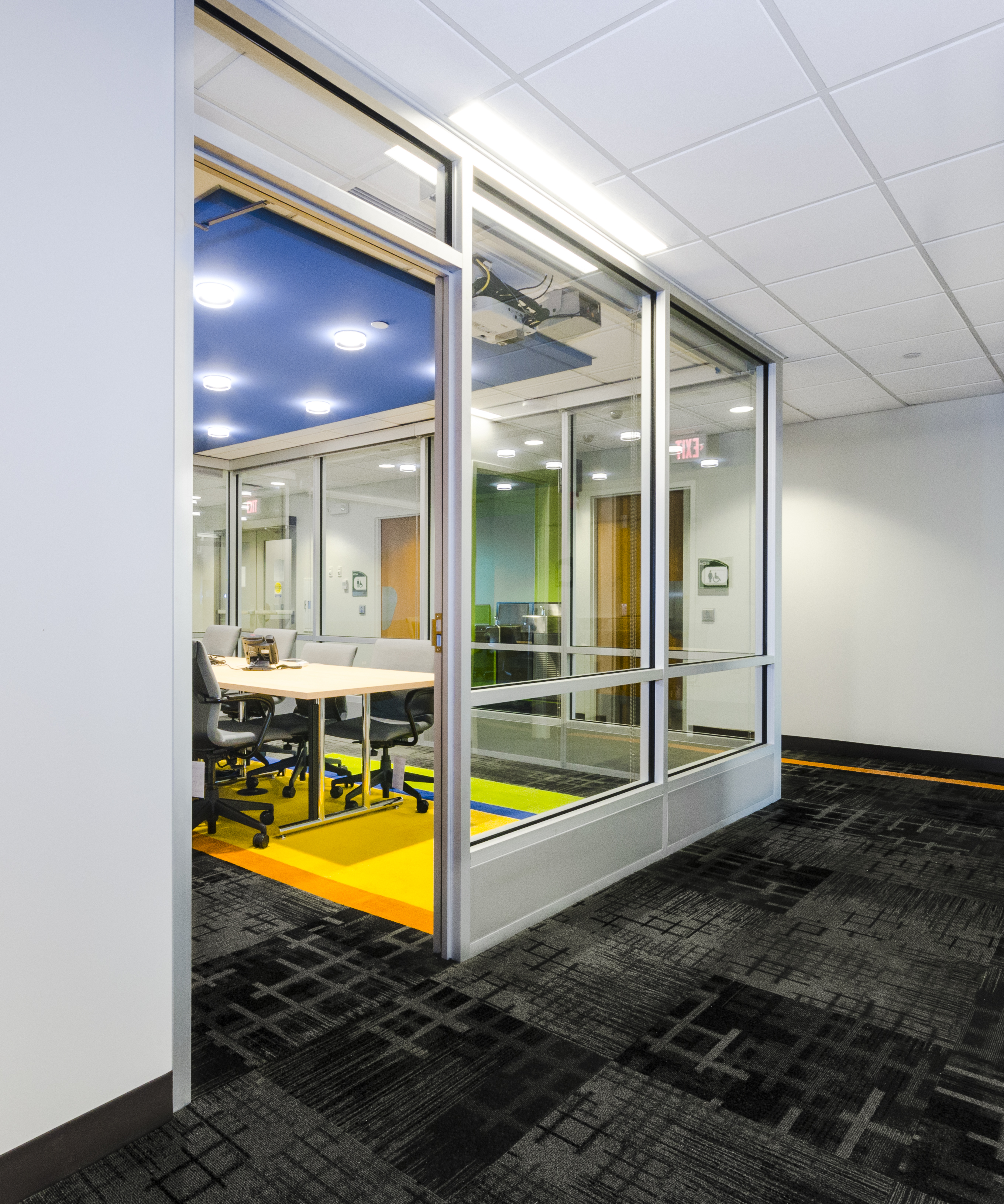 色彩活力，环保节能，打造社区标志—— College of DuPage Naperville Regional Center 翻新设计-18