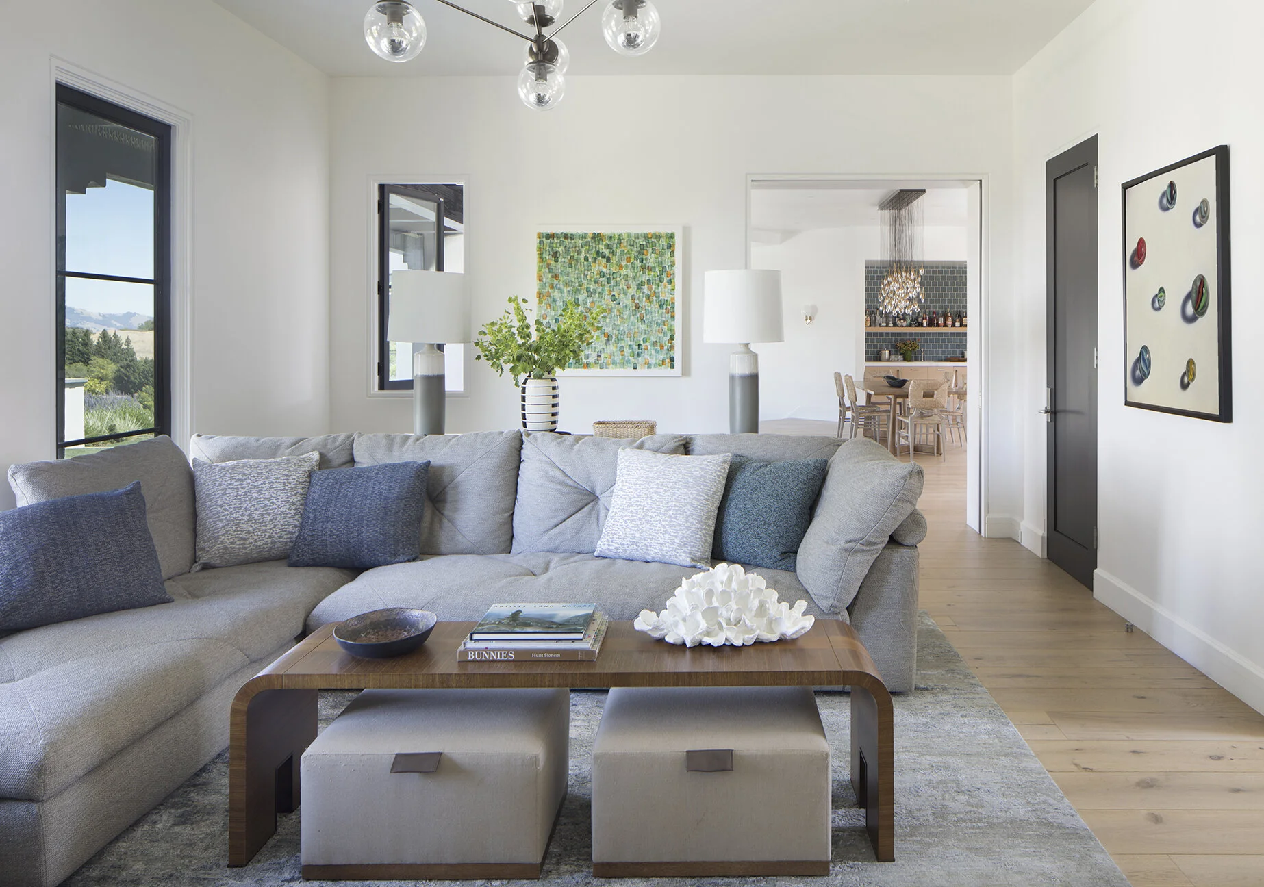 拉斐特·安·洛恩加特室内设计公司

注：Interiors常见用于室内设计、室内装饰等业务相关公司名称中，这里结合语境翻译为室内设计公司 若实际情况并非如此，可根据具体背景调整 丨美国-63