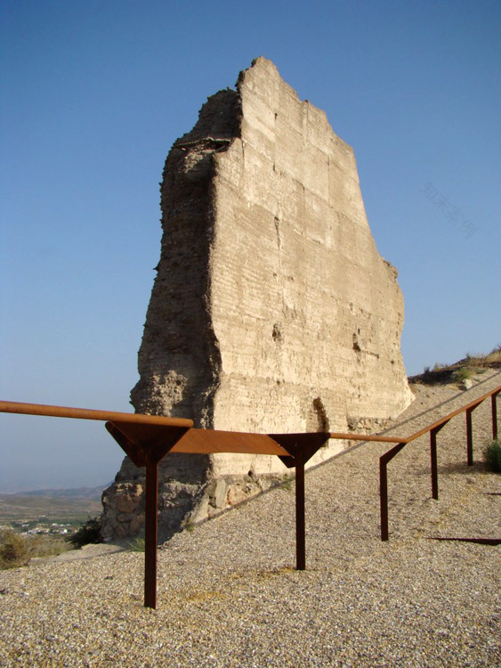 奥里亚城堡 · 重塑防御遗址的景观设计-18