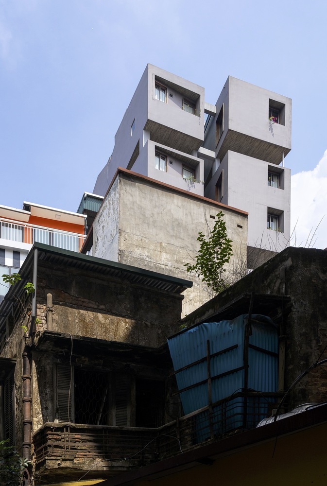 越南迷你酒店“Concon House”悬浮空间设计丨越南河内-1