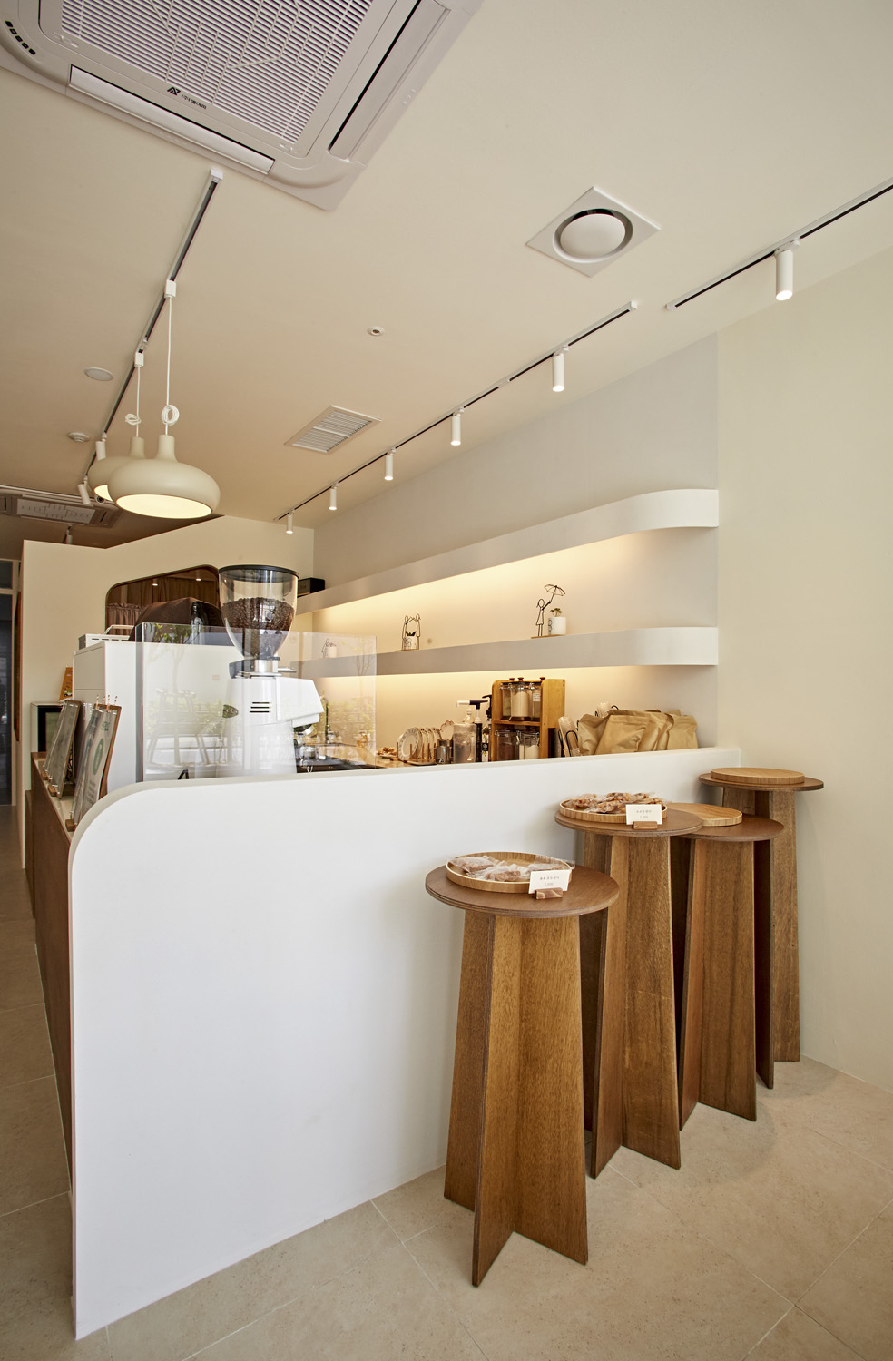 12 平极简咖啡馆设计，展现素雅氛围-12