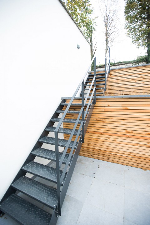 一座独栋住宅改造成4套住房的翻新项目-1