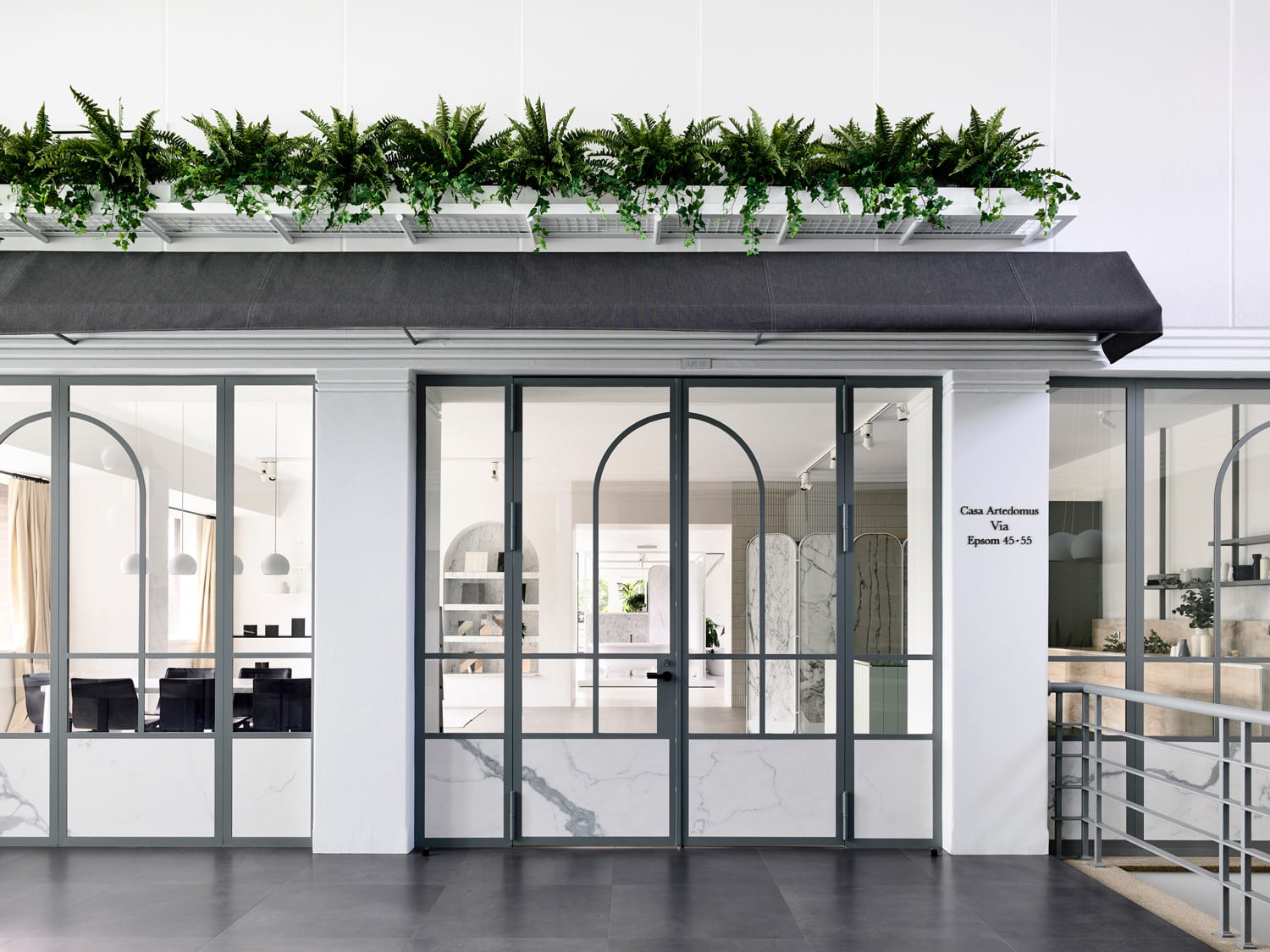 悉尼 Artedomus 展厅 | 电影老好莱坞风格设计,灵活展示产品-17