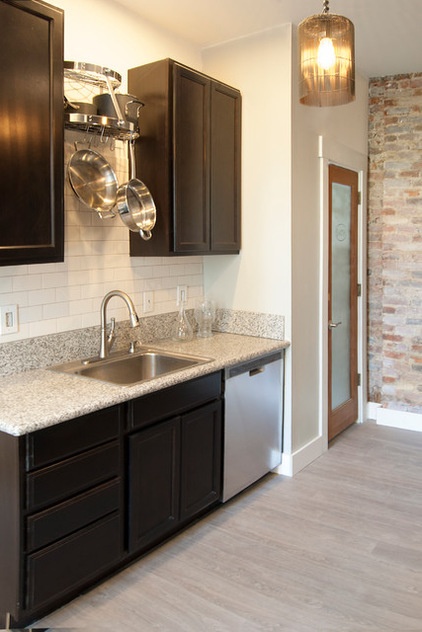 My Houzz: Surprise Revealed in a 1900s Duplex in Columbus  -  Decor Ideas-25