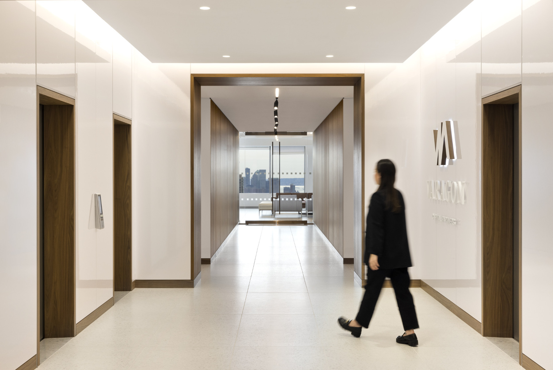 A Look Inside Varagon’s New NYC Office - Officelovin'-1