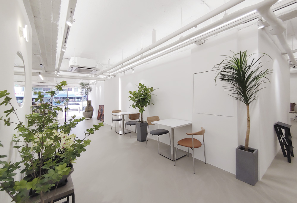 简约白色调的 Lineup Cafe-5