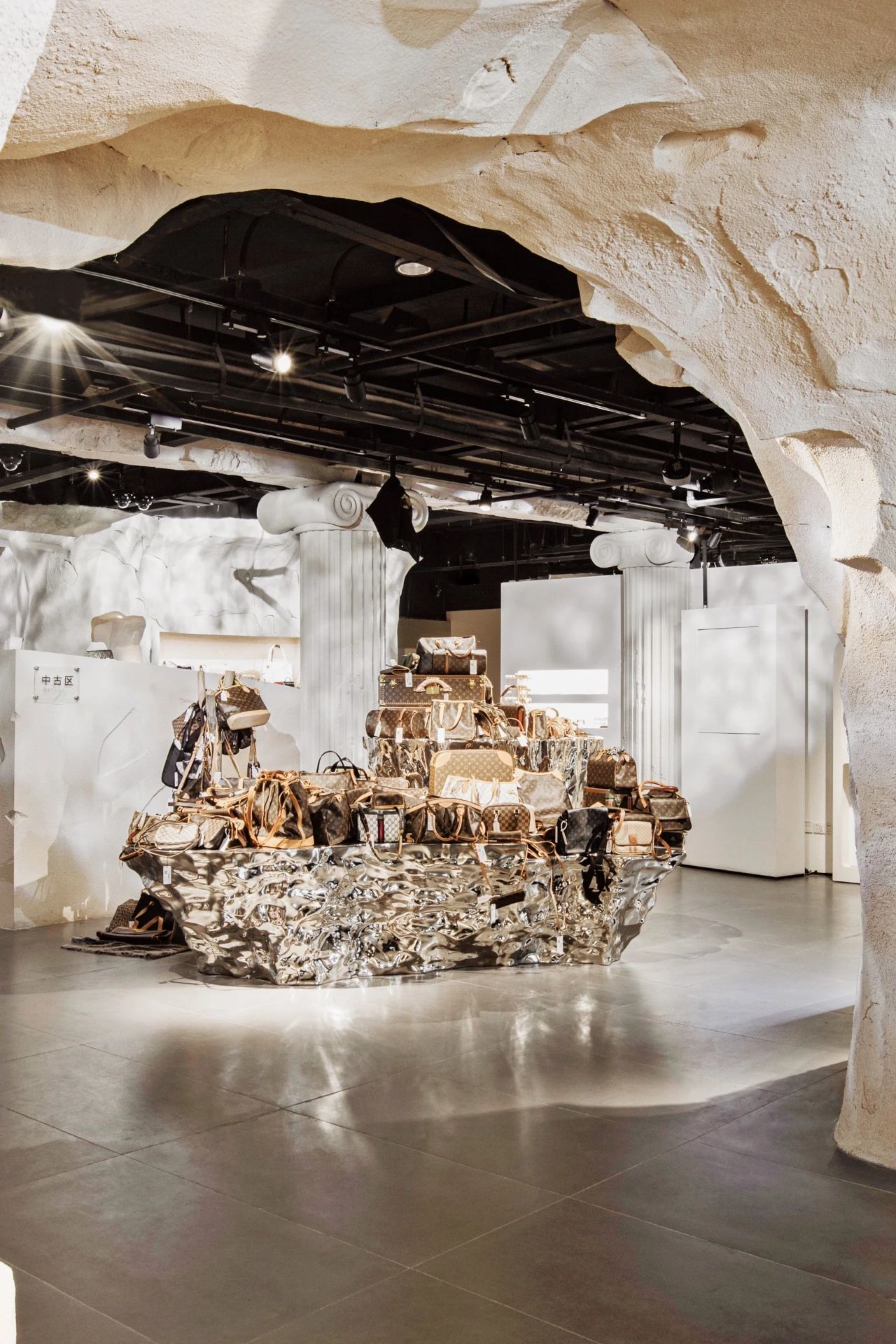 ブランド楽市 X ROOROY 联名买手旗舰店丨中国上海丨M21 设计中心-12