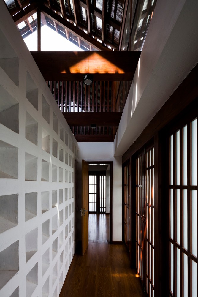 越南阶梯住宅:层层悬挑打造通透室内环境-13