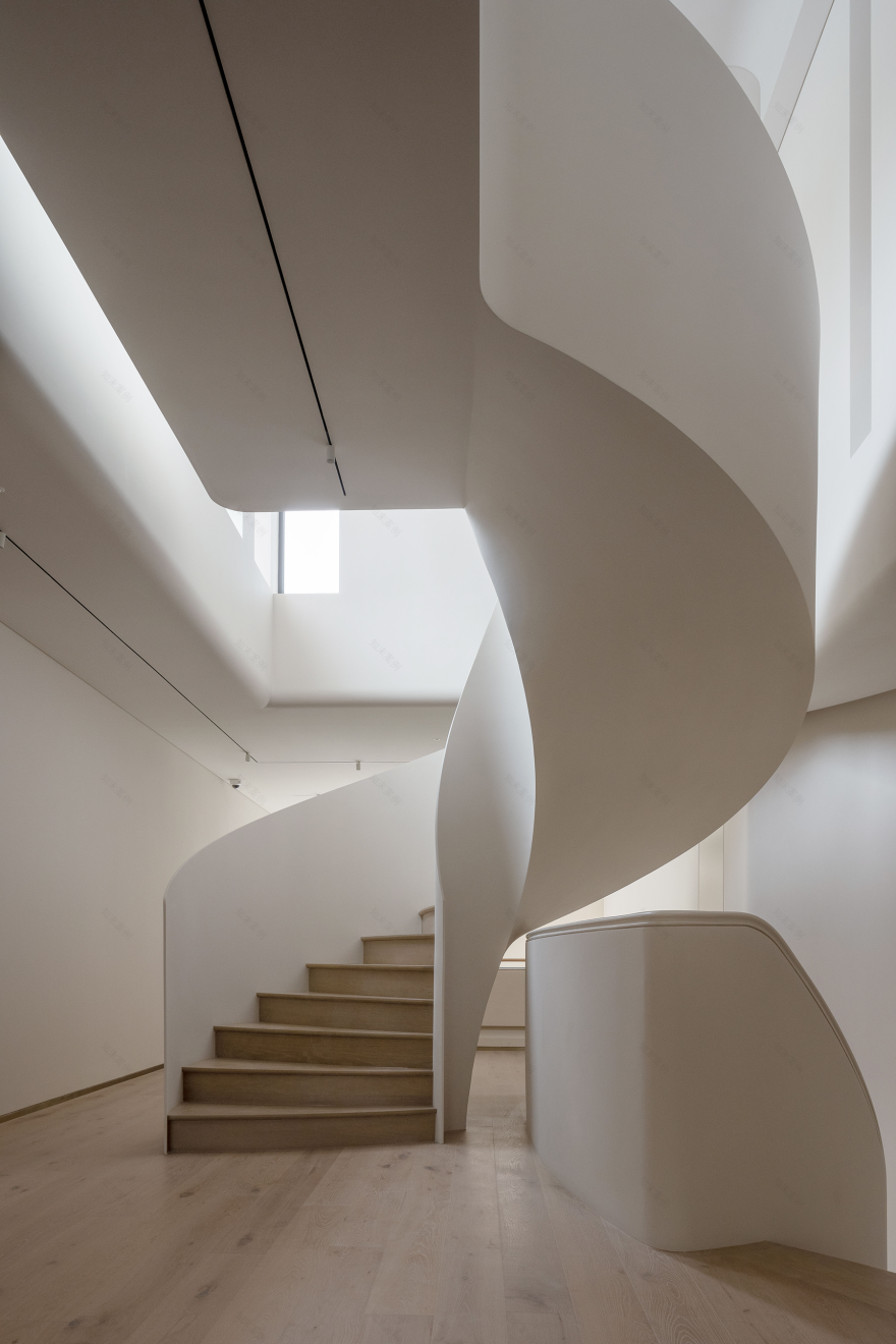 弧形楼梯与旋转楼梯的完美融合·简约别墅设计丨中国丨JSCC 极舍文化创意(上海)有限公司-10
