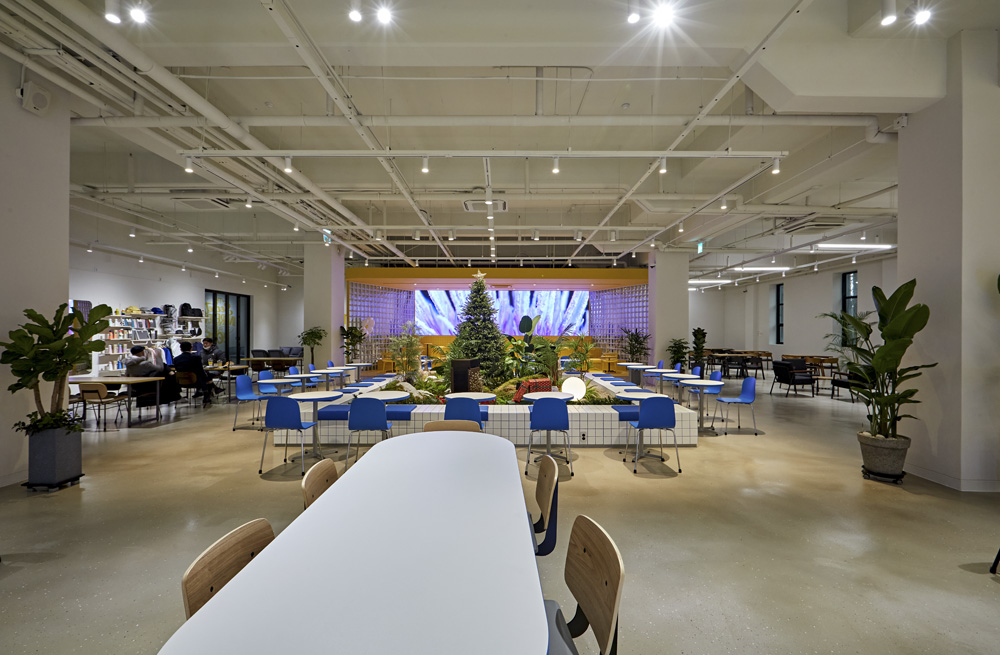 炫彩 GG 咖啡厅 | 视觉冲击与空间利用的完美结合-10