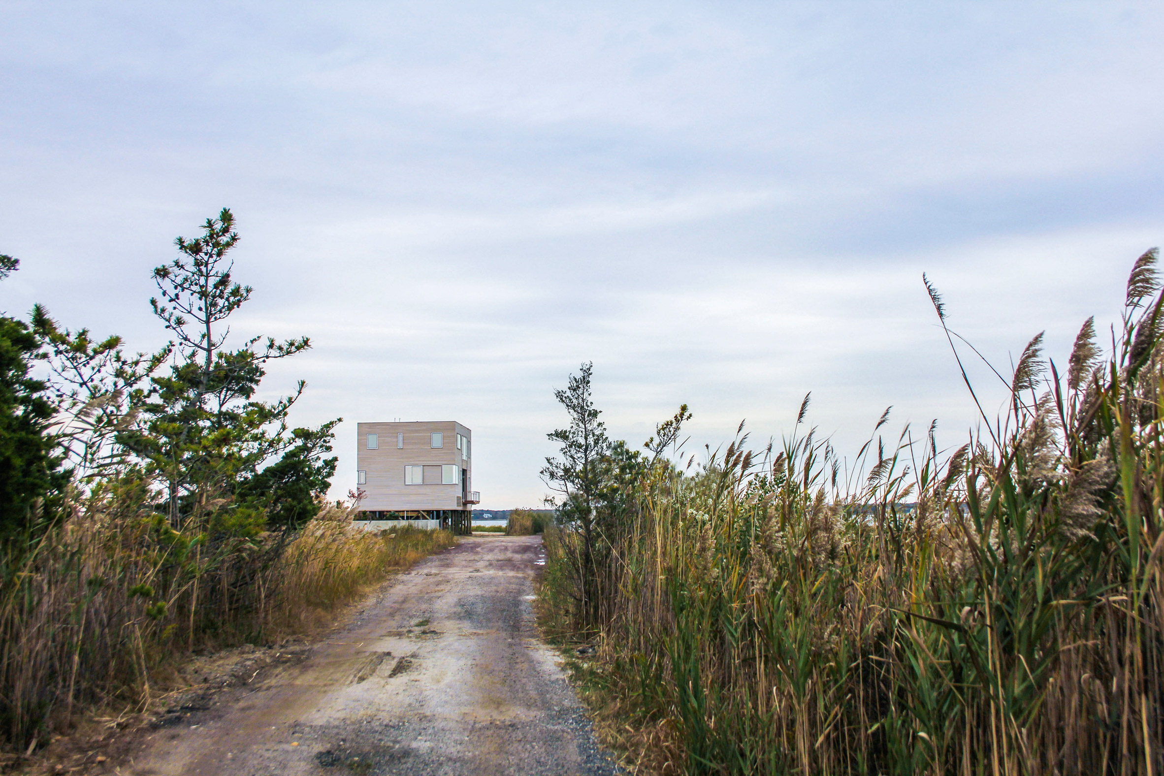 Cube House by Leroy Street Studio is a family beach retreat in the Hamptons | Dezeen-21
