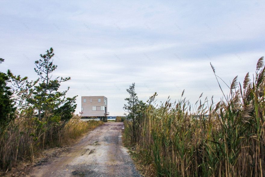 Cube House by Leroy Street Studio is a family beach retreat in the Hamptons | Dezeen-21