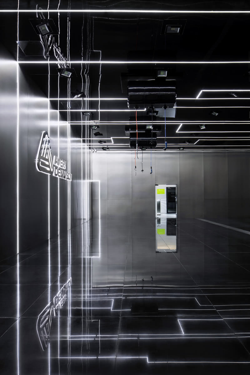 华中首家特斯拉 OTA 拓速升级店-8