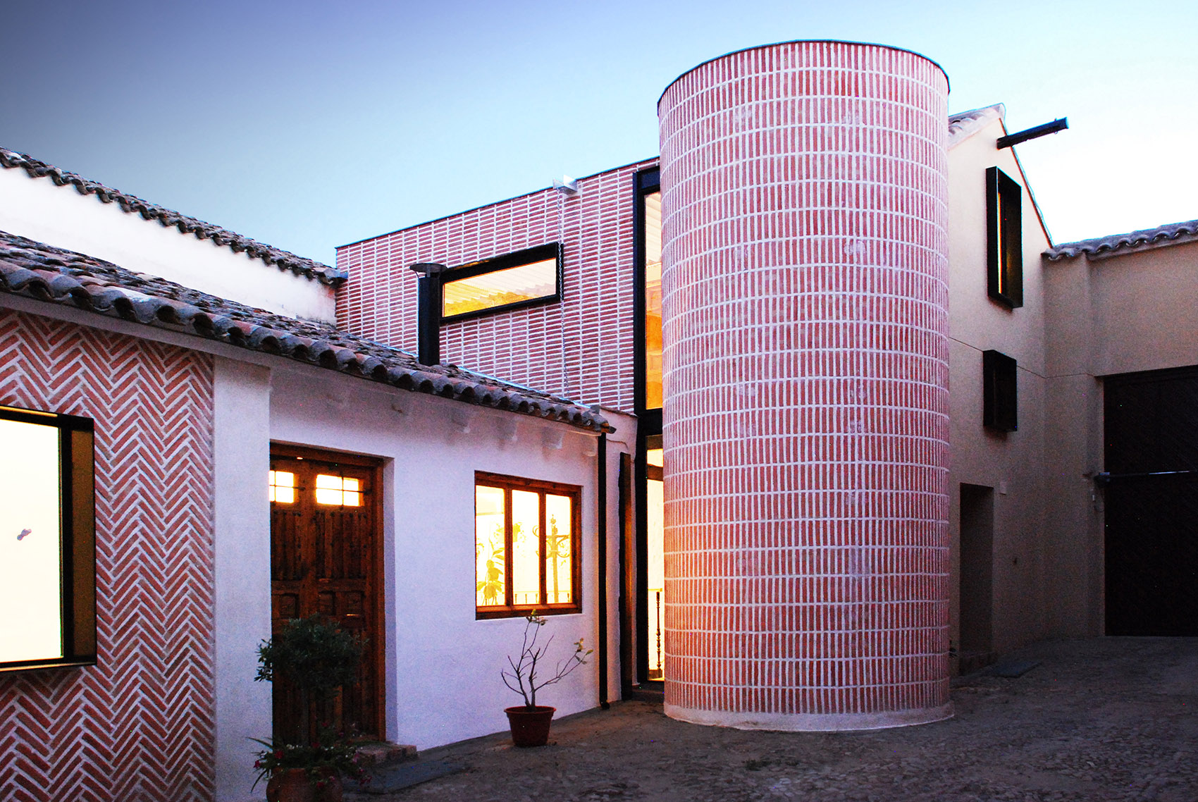 茅草屋的新时代，西班牙 / OOIIO Architecture-54