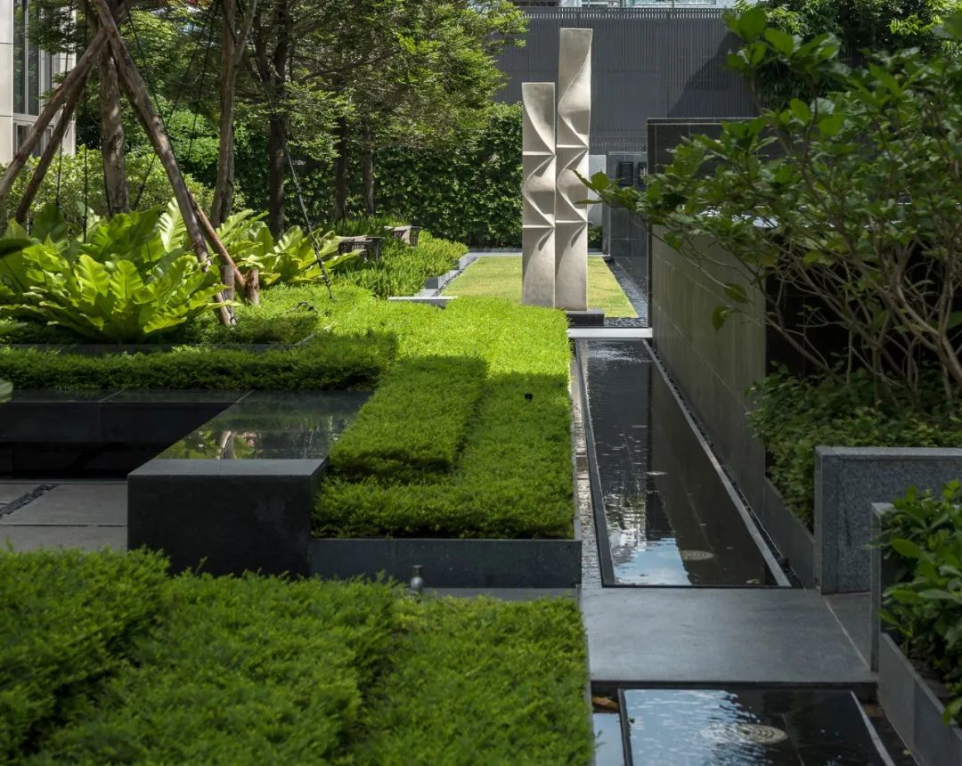曼谷 Quarter 39 别墅景观 | 阶梯植栽与历史古树共生的绿色家园-40