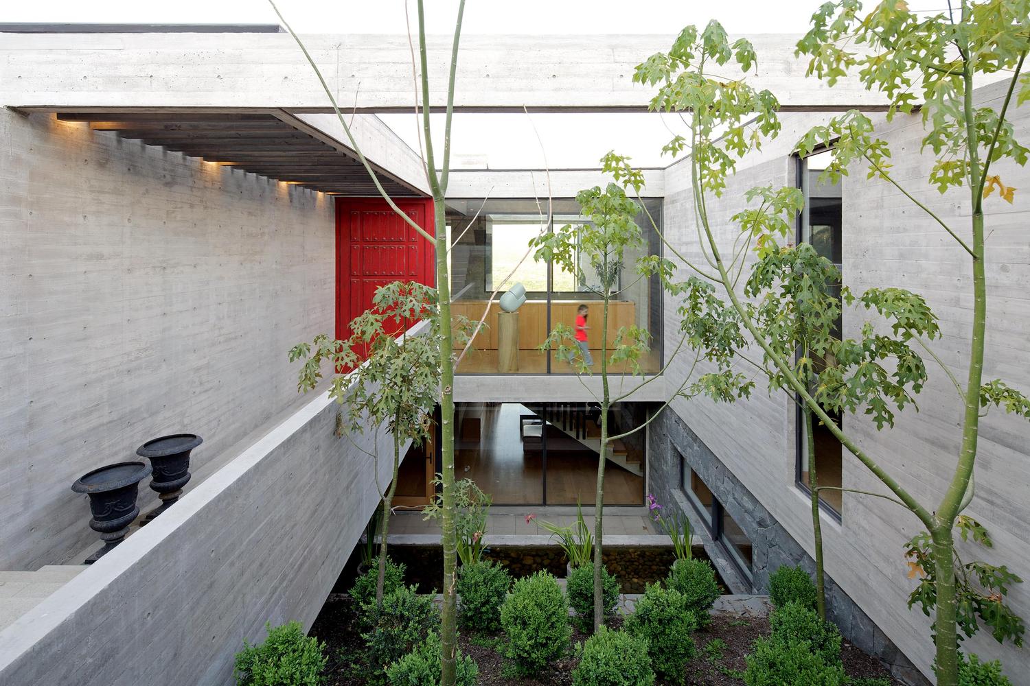 智利 PF House 丘陵景观中的宜居设计-9