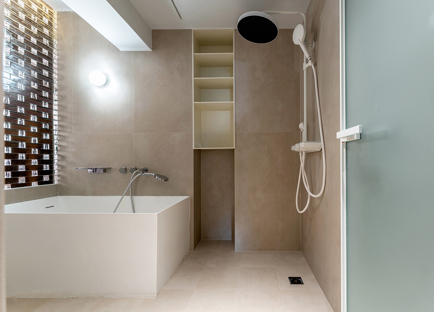 105㎡简约风拆掉一间房秒变大横厅，三口之家玩转通透格局-41