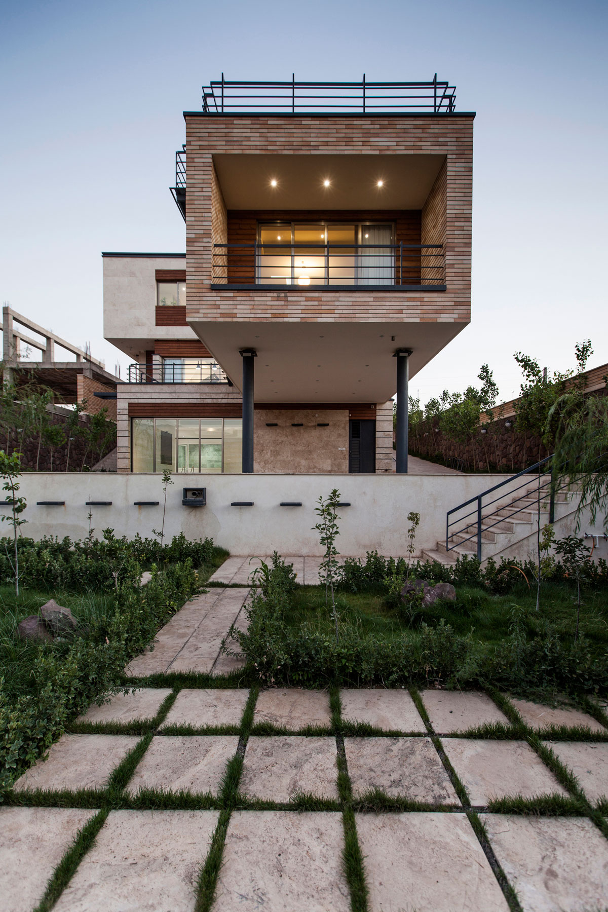 伊朗 Damavand 镇黄色调极简主义住宅设计-36