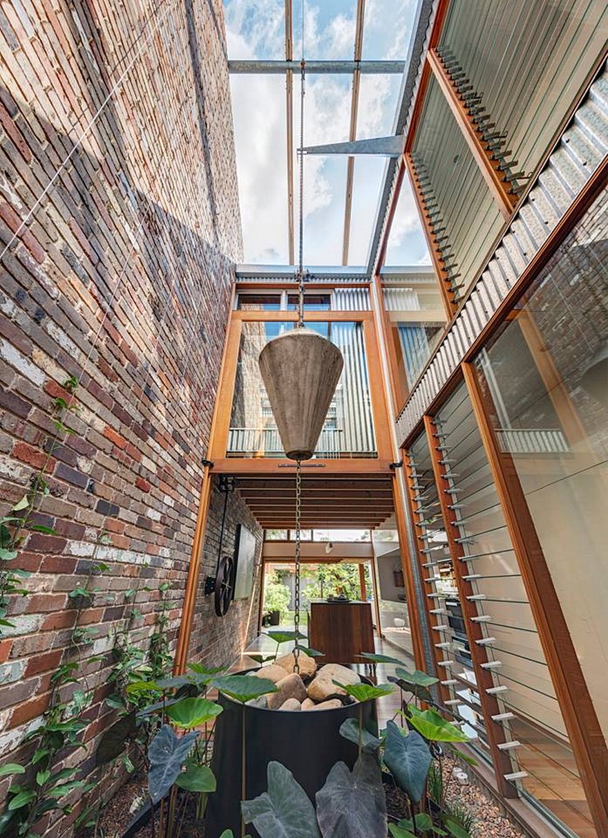 Alexandria House / Aqua Perma Solar Firma by CplusC-7