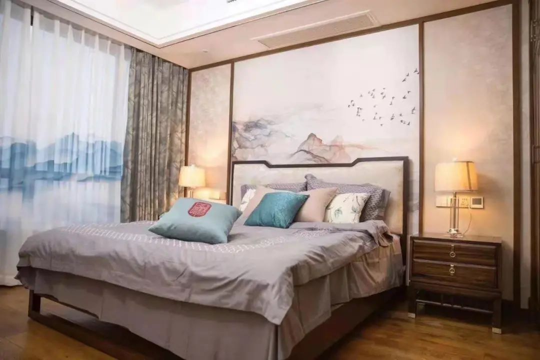 新中式卧房设计 | 壁画、板式床头墙与整洁床头墙的雅致融合-8