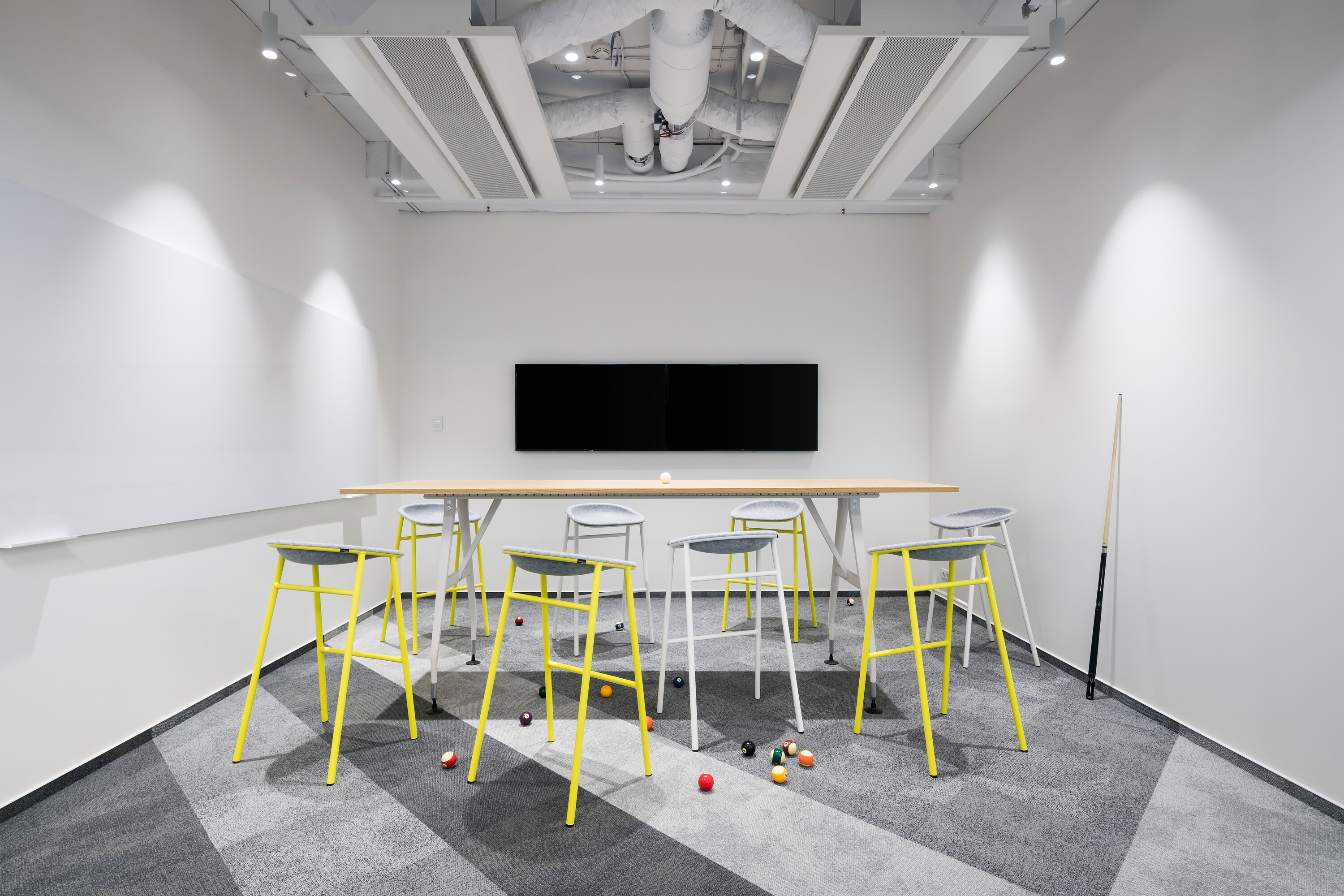 FEG Prague 总部办公室设计丨Studio Perspektiv-35