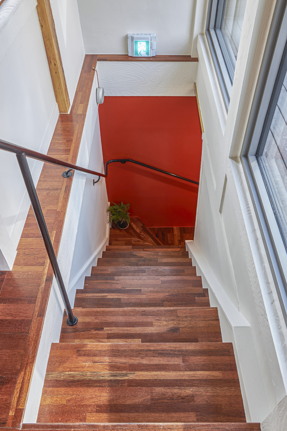 十坪空间里的缤纷色彩盛宴——WAFF 咖啡厅设计-12