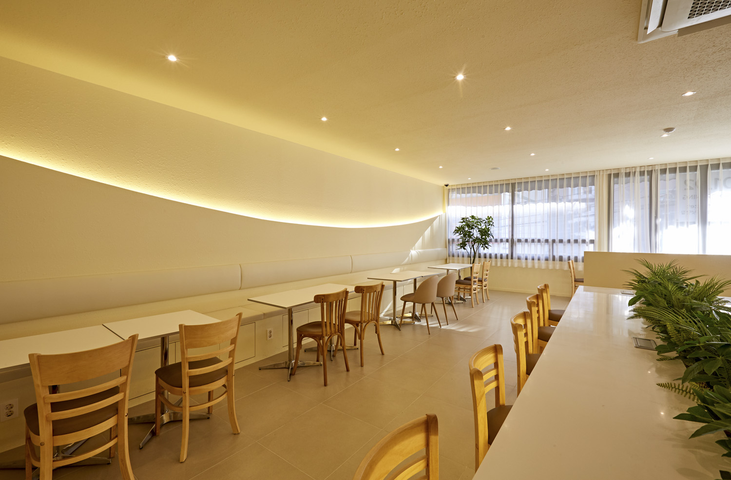 42 平卡佩咖啡厅，小巧设计点亮空间-13