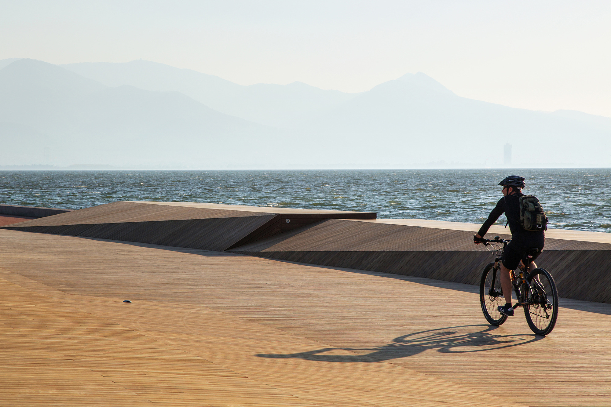 伊兹密尔海滨重塑项目 · Bostanlı日落休息室&人行天桥-38