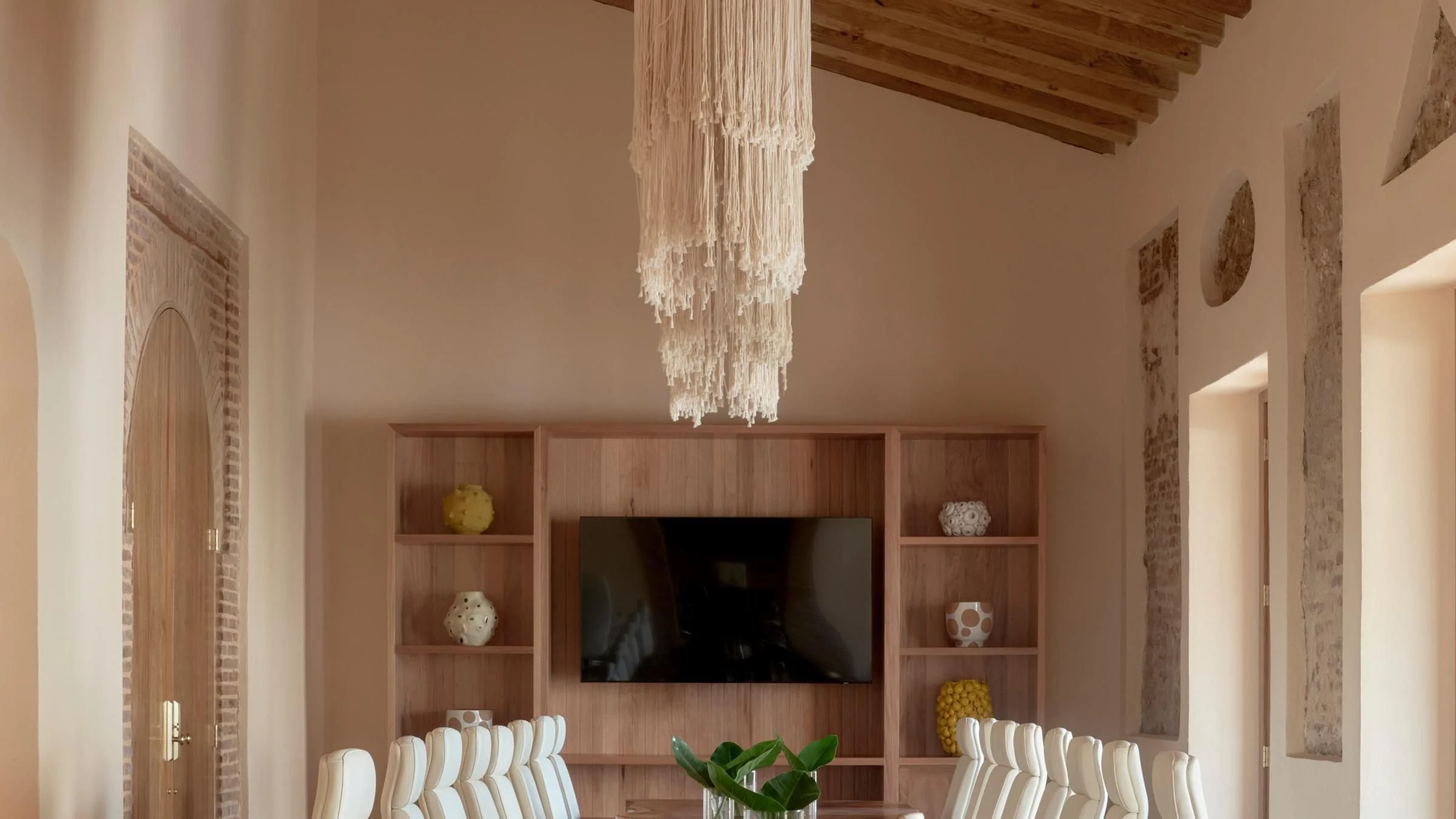 金普顿拉斯梅塞德斯酒店丨Estudio Moneo Brock-24