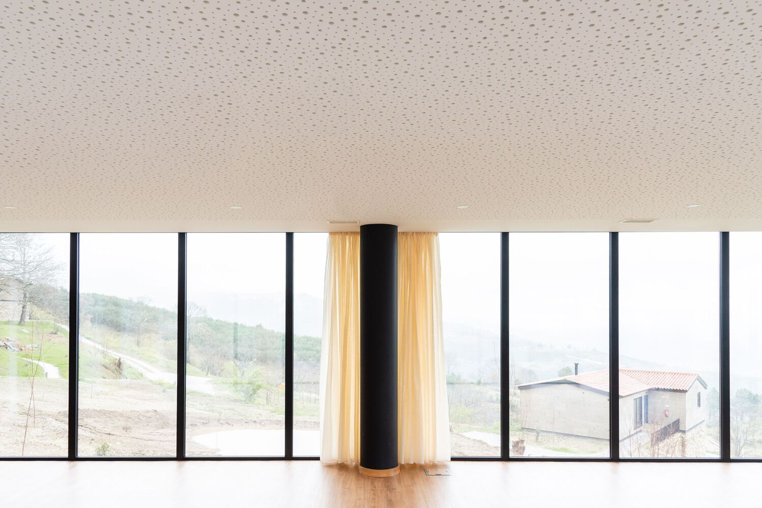 葡萄牙山脉中的和谐身心灵康养中心丨PLATAFORMArq-34